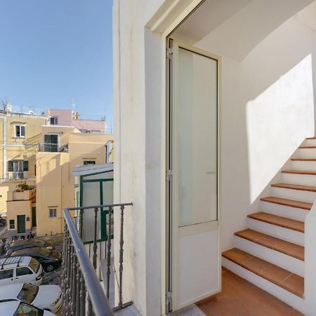 Torretta Corricella- Punta Serra Прочида Екстериор снимка