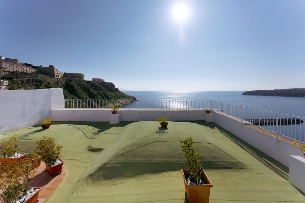 Torretta Corricella- Punta Serra Прочида Екстериор снимка